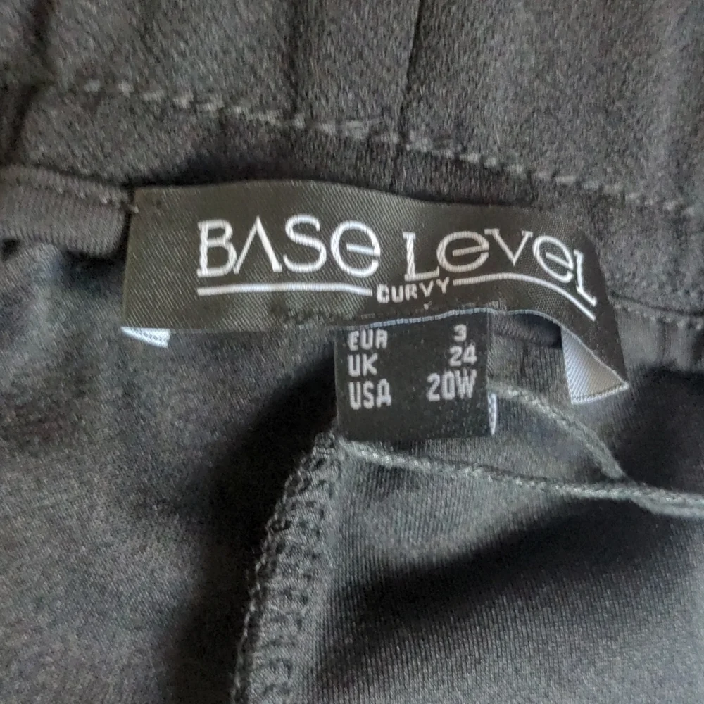 Base Level Curvy Arah Black Wide Leg Pants - Picture 7 of 12